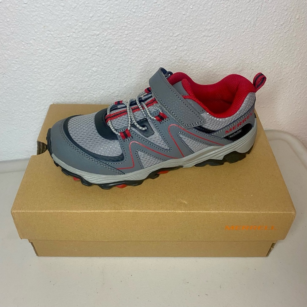 NIB Merrell Train Crest shoes 4.5
